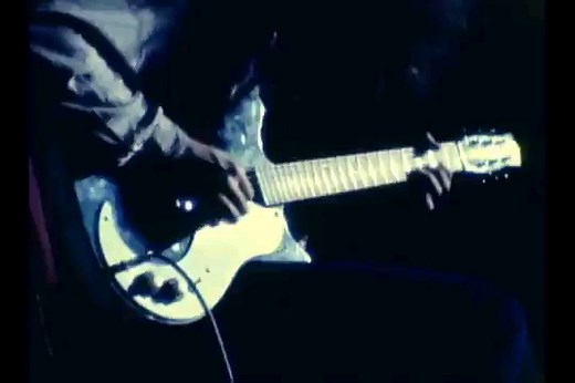 Jimmy Page在1970年用DANELECTRO弹奏的一段精彩solo