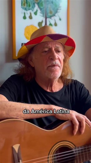 Tenho diversas músicas que falam da lua. Uma delas é "Seixo miúdo", lançada no meu disco "Rubi", inspirada no dia em que vi na TV o astronauta Neil Armstrong saltar pela primeira vez naquele satélite. Como eterno aprendiz da leveza dos astros, eu também pulo porteiras, barreiras, não vejo obstáculos. Eu canto e a minha língua ferina só cala no fim do espetáculo. 📽️ Bernardo Valença #mpb #musicabrasileira #alceuvalença #lua | Alceu Valença