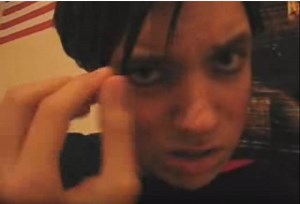 Youtuber de "Confissões de um Emo" publica foto quase nu no Instagram