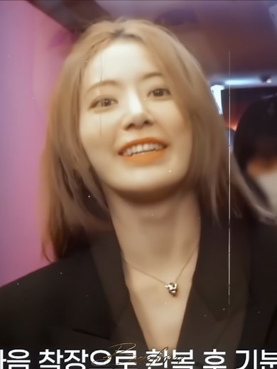 #SAKURA : love me; when i tell you i couldnt decide on a clip of her kissing a girl... (im back from my 2 weeks editing hiatus!! this edit took so long plz dont flop too bad) {#le_sserafim #lesserafim #miyawakisakura #kpopedit #kpop #kpopfyp #fyp #fypシ゚ #foryou