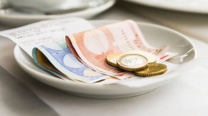 Ristoranti, perché nel conto paghiamo il coperto?
