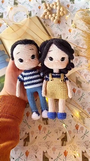 Sedanur Şimşek 🤍 Amigurumi pattern and toys on Instagram: "Ruby&Liam♥️ Bu tasarımım hikayesi farklı. Gerçekten bir aşka eşlik etmek için hazırlanan iki bebek oldular. Ben de istedim ki sadece bir çiftle sınırlı kalmasın ve kendini bu çifte benzeten herkesi mutlu etsin 🥹 Siz de tarifini alıp örmek isterseniz mesaj atabilirsiniz 🥰 ... Ruby&Liam♥️ The story of this design is different. They became two dolls who were really preparing to accompany a love. I also wanted it not to be limited to just