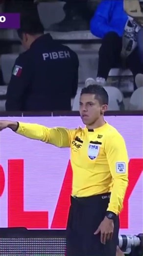 ¡NO PUEDES PERDONAR ASÍ! Efraín no concreta el primer gol de Chivas #shorts