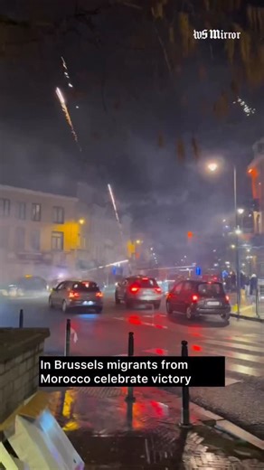 🚨WATCH:🇧🇪🇲🇦Brussels saw chaotic scenes last night after Morocco won a match in the Africa Cup of Nations. Videos shared online show groups of Morocco supporters celebrating in the streets, with fireworks being set off in public areas. Firecrackers and flares were launched along roads and near buildings, causing panic among pedestrians and drivers. Police were deployed to restore order as celebrations escalated beyond peaceful gatherings. No official figures on injuries or arrests have been 