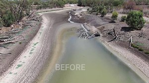 🚤 BEFORE AND AFTER: LAKE WETHERELL OUTLET 🚤 See our drone footage of the outlet regulator at Lake Wetherell before and after flows arrived this week. Authorities say they are likely to begin releasing this water downstream this month. Up to 285 gigalitres is now expected to reach Menindee - not nearly enough to fill the lakes, which can hold more than 1700gl. | ABC Broken Hill