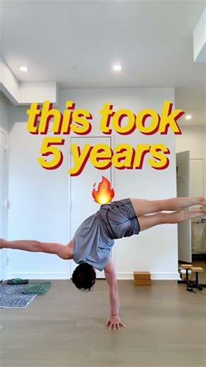 Full flag one arm handstand. 5 years everyday hard work 🔥