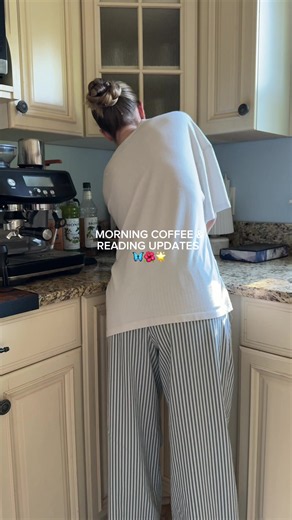 HAPPY WEDNESDAY 🫶🏼✨ officially day 1 of breaking up with doom scrolling #readingupdates #morningroutine #starside