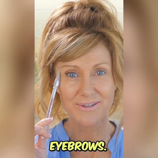Mark 3 points on your eyebrows to create the perfect eyebrow shape. Eyebrow shaping or eyebrow mapping technique for Mature eyes makeup tips ​ #fabulous50sbeauty #beautyreels #beautyshorts #beauty #beautytips #eyemakeup #matureskin | Fabulous50s