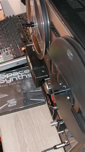 Explore Space Synths: Retro Analog Audio from the 80s