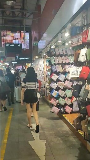 Bugis Street — Singapore’s ultimate bargain paradise!