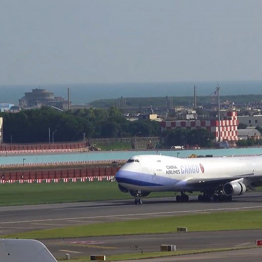 21K views · 392 reactions | China airline Boeing 747 cargo holds great potential for efficient and reliable transportation solutions ✈️ #chinaairlines #boeing747 #boeing747lovers | Testing 7 | Facebook