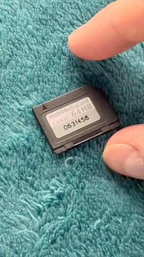 Nokia giới thiệu máy 6260 Slide chạy trên hệ điều hành S40, thấp hơn N-series nhưng trang bị đầy đủ kết nối Wi-Fi, 3G, GPS và camera 5 Megapixel.#nokia #nokia6260 | Trần Thành Cát