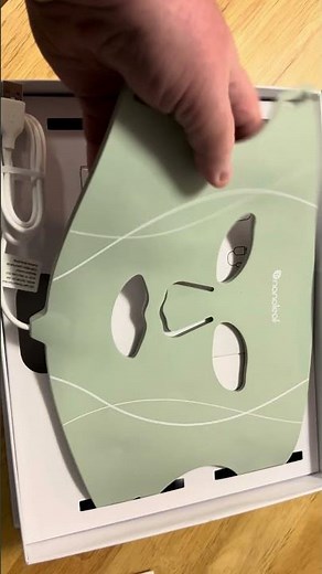 Unboxing the Nanoleaf LED light therapy face mask