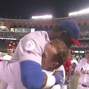 334K views · 1.8K reactions | On this date in 1998, Mark McGwire broke Roger Maris’ all-time single-season home run record with his 62nd home run. ( @mlbvault) | CBS Sports | Facebook