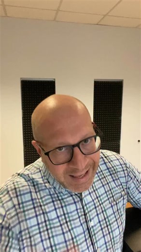 Warum du in der IT auf eine NAS zur Datensicherung setzen solltest! Eine NAS (Network Attached Storage) ist weit mehr als nur ein Speicherplatz im Netzwerk – sie ist das Rückgrat einer sicheren IT-Infrastruktur. 💾 Was eine NAS kann: • 📂 Zentrale Datenspeicherung: Alle wichtigen Daten an einem Ort – sicher, strukturiert und jederzeit erreichbar. • 🔄 Automatische Backups: Zeitgesteuerte Sicherungen deiner Server, Clients oder Cloud-Dienste. • 🧩 Redundanz durch RAID: Schützt deine Daten selbst 