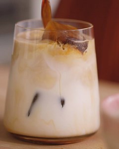 If you’re anything like Dzung from Honeysuckle, you need a nice fresh brew first thing when you wake up… don’t we all!? 😉☕️⁠ ⁠ Here is her recipe for an Iced coffee that will for sure wake you up tomorrow morning… ⁠ ⁠ 1. Fill a 10oz cup with 5-6 frozen ice coffee cubes made with the K-Cup function.⁠ 2. Pour milk until 3/4 way full⁠ 3. Use the espresso function or the Instant Pod and fill the cup the rest of the way with 2oz espresso.⁠ ⁠ Stir and enjoy! ⁠ ⁠The NEW Instant Pod 2-in-1 Single Brew 