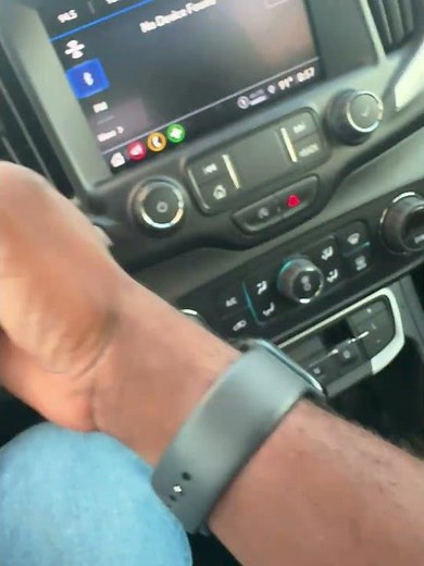 Where to locate your gear shifter on your 2023 GMC Terrain￼
