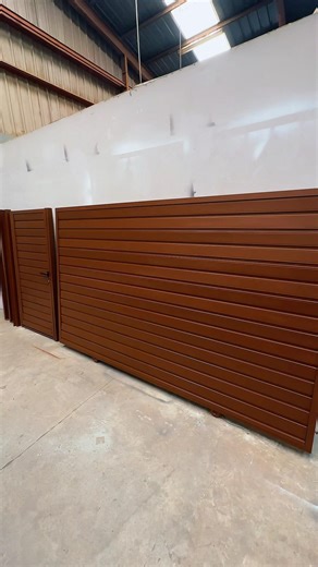 Puerta corredera + puerta peatonal a medida | Lista para instalar #halmi #valencia #casa