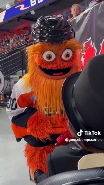 Dont get into a staredown with me @Gritty unless you want to LOSE #GoosebumpsSeries #Gritty #Flyers #Slappy