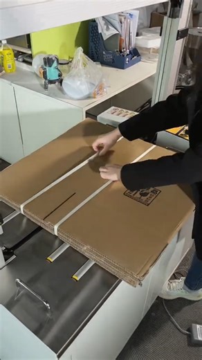 Carton strapping machineHigh-speed packing machine, saving time and costs #cartonpackingmachine