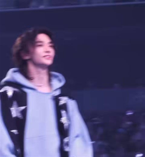 seungmin initiated the hug.. thats why hyunjin looked so fucking smug after hugging cause he knew he finally got his puppy boy back