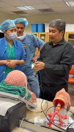 Loading the bougie on a D-blade can make #intubation in non-supine patients smoother by minimizing orientation challenges. | Paulo San Pedro