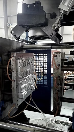 Blow molded #toolcase #toolbox production. #blowmoldingmachine