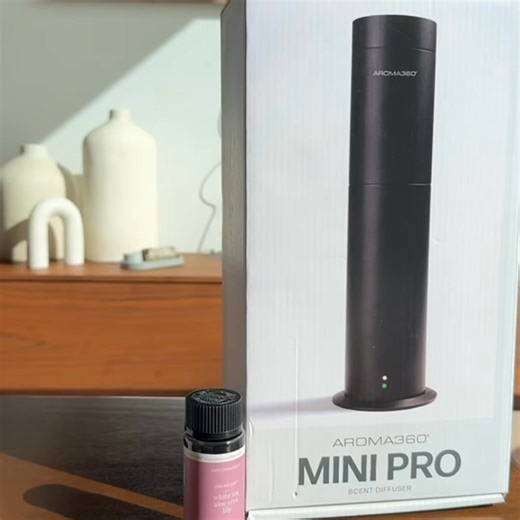 Start the year strong with our Starter Kit, Mini Pro Diffuser plus a signature oil. 💎 | Aroma360