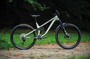 Privateer 141 SLX/XT review: it's one hard-charging trail bike - MBR