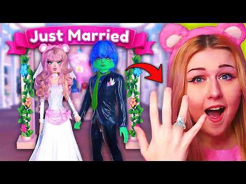 He FINALLY Proposed In DRESS TO IMPRESS 🥹 But THIS Happened... | ROBLOX Roleplay