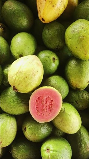 Guava: The Fruit Rich in Vitamin C that Boosts Your Health #guava #tips #vitamins