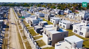 16K views · 490 reactions | EL INTENDENTE JUNTO AL PRESIDENTE ENTREGARON MÁS DE 350 VIVIENDAS EN MERLO Alberto Fernandez encabezó el acto junto Gobernador de la provincia Axel Kicillof, el Ministro de Desarrollo Territorial y Hábitat de la Nación Jorge Ferraresi y al intendente Gustavo Menéndez. La nota completa en: https://bit.ly/36ZTaUj | Municipalidad de Merlo | Facebook