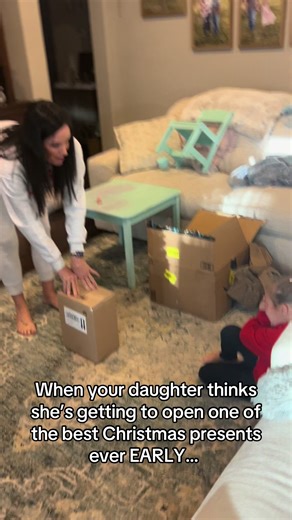 When your daughter thinks she’s getting to open one of the best Christmas presents ever EARLY… #christmasprank #christmas #kidsoftiktok #funny #prankingkids