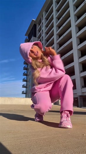 RUN don’t walk to aritzia to get the new Morganite pink matching set🩷 #aritzia #pinkset #matchingset