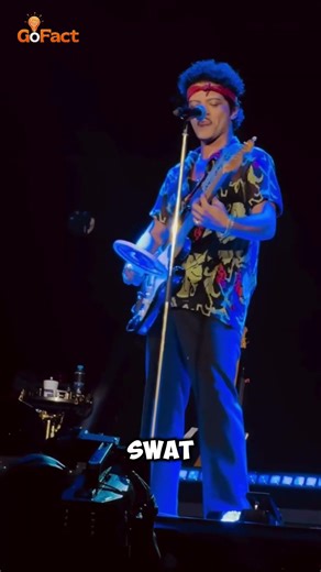 This Racket Literally Fries Mosquitoes‼️