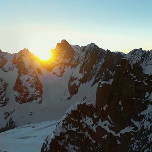 Entdecken Sie Prodigy Cellglow von Helena Rubinstein, ein wahrer Anti-Aging-Star! Die Haut wird aufgepolstert und der Teint strahlt dank Schweizer Edelweiss. Als Geschenk erhalten Sie ein elegantes Necessaire und die Prodigy Cellglow Pflege im Reisegrössenformat. | Helena Rubinstein