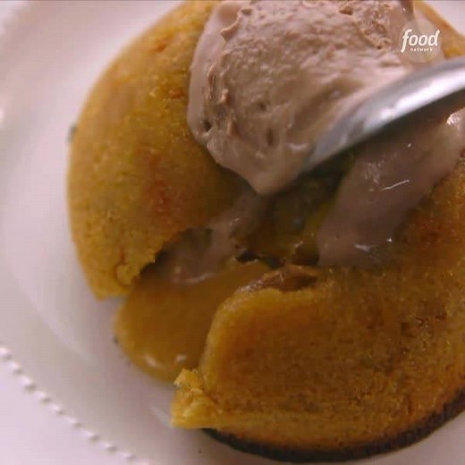 686K views · 2.4K reactions | One slice into these single-serving Butterscotch Lava Cakes and you'll discover a POOL of hot, sweet butterscotch inside! 襤 Get more droolworthy recipes from The Pioneer Woman - Ree Drummond's new season, airing every Saturday at 10a|9c! Save the recipe: https://foodtv.com/2thyPWo | Food Network | Facebook