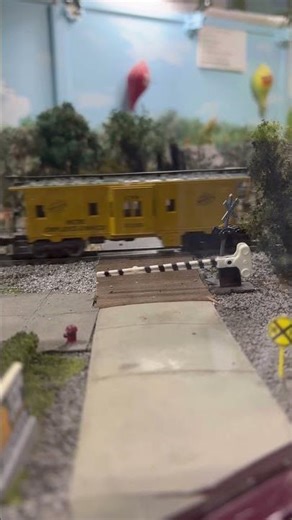 High speed HO scale trains running at IRM model train exbibit #modeltrains #railway #museum