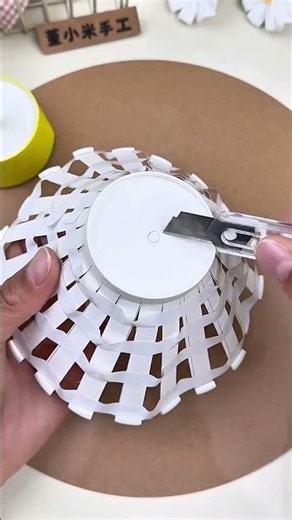 How to Make a Beautiful Red Leaf Lamp - Easy Fall Craft #DIYLamp #LeafCraft #AutumnDecor