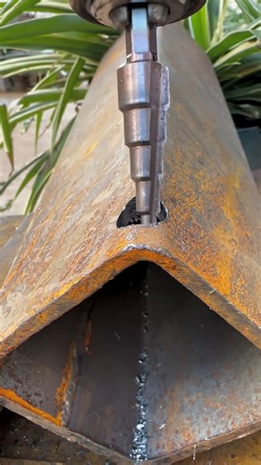 The pagoda drill bit pierced through the iron. | Hardware tools