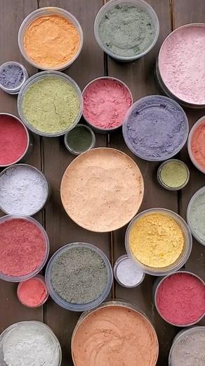 DIY Natural Makeup: Homemade Face Powder, Eyeshadow, and More!