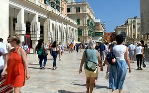 Marginal decrease in people living at risk of poverty and social exclusion