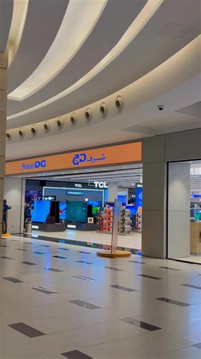 Samar Mahmoud on Instagram‎: "لقيت مجسّم DG Sonic في شرف دي جي وشدّني جدًا… شكله وراه حاجة الأسبوع ده. لو رحتوا هناك، شاركوا في المسابقة يمكن تكسبوا الآيفون إير الجديد. ومع عروض الوايت فرايدي: لو اشتريتي بـ 500 ريال، بتاخدي منتج تختاريه بريال واحد بس. ولو شفتوه في الرياض جاليري أو غرناطة… صوّروه وانشروا. #SharfDG #WhiteFriday #DGSonic #عروض_الوايت_فرايدي #خصومات_السعودية #الرياض #Riyadh #عرض_الريال #مسابقة #تسوق_الرياض #ShoppingKSA"‎