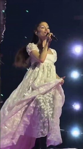 Ariana Grande - We can’t be friends (Live in London) #ArianaGrande #EternalSunshineTour