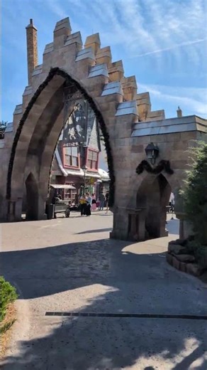Welcome to Hogsmeade - Universal Studios Islands of Adventure