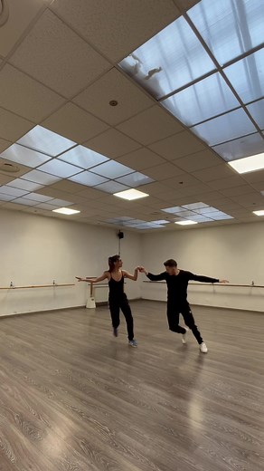 Dance to the Rhythm: Benny Goodman and His Orchestra Sing, Sing, Sing