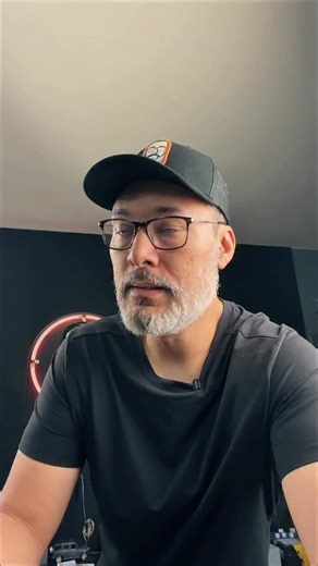 4.3K views · 99 reactions |  Este tarjetero táctico MagSafe te va a...