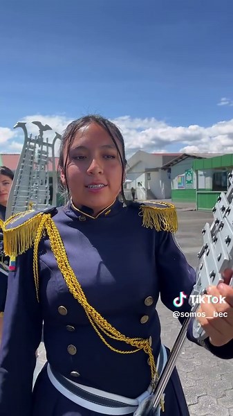 ¡ORGULLO DEL ECUADOR, LA SALLE! Colores que vibran en la cancha listos para el desafío de LEYENDAS. @lasalleconocoto #lasalledeconocoto #desafioleyendas #forjadordeleyendas