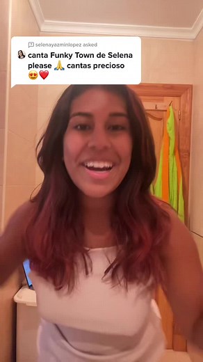 Selena Quintanilla Disco Medley Singing Funky Town