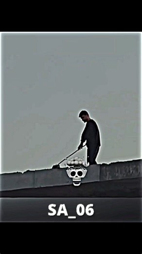 SA Editz on Instagram: "💀 压电瓷砖的工作原理 日本利用压电瓷砖将人们的脚步转化为电能，这种技术通过压电材料将行走时产生的压力转化为电能，并已被应用于涩谷车站等人流密集区域，为LED灯、数字显示屏和传感器等设备供电。 压电瓷砖的工作原理是当人踩在上面时，瓷砖弯曲产生的机械应力会被压电材料转换为电能，通过汇集每一步产生的少量电荷，最终产生足够的电力来驱动各种设备。捕捉动能：: 瓷砖能够捕捉行走的动能，这种动能是由体重和动作对瓷砖产生的压力引起的。 产生机械应力：: 行走时，压力会使瓷砖轻微弯曲，从而产生机械应力。 能量转换：: 瓷砖内部的压电材料将这种机械应力转化为电能。 应用实例 涩谷车站： 在涩谷车站这样人流密集的地方，每天约有1050万步的能量被收集，为这个系统做贡献。 供能设备： 收集到的电能可以驱动LED灯、数字显示屏和传感器等设备。 优势 可持续能源：: 这种方法利用日常的动作转化为可再生能源，减少对传统能源的依赖。 支持城市基础设施：: 有助于支持可持续的城市基础设施建设。"